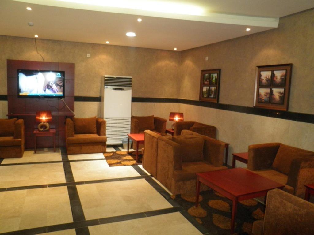 Al Muhaidb Al Nadwa Riyadh Exterior photo